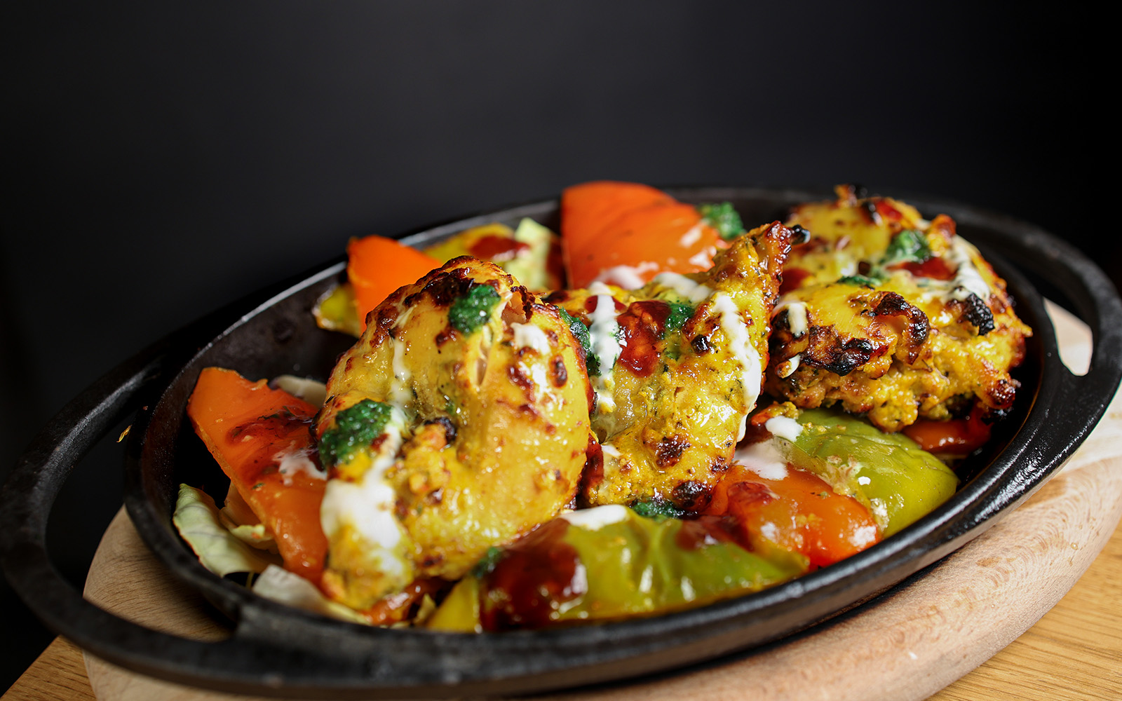 Mikä tekee tandoori-ruoasta erityistä? Maista aitoja tandoori-annoksia Delhi Rasoilassa Helsingissä